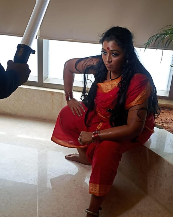 வேலு நாச்சியாராக மாறிய எதிர்நீச்சல் ஜான்சி ராணி.! வைரலாகும் புகைப்படங்கள் இதோ.! 5