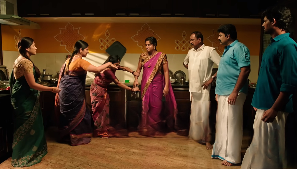 கையில் அருவாளை தூக்கிய ஆதிரை.! பயந்து நடுங்கிய ஆதி குணசேகரன்.! பரபரப்பான ப்ரோமோ.! 3