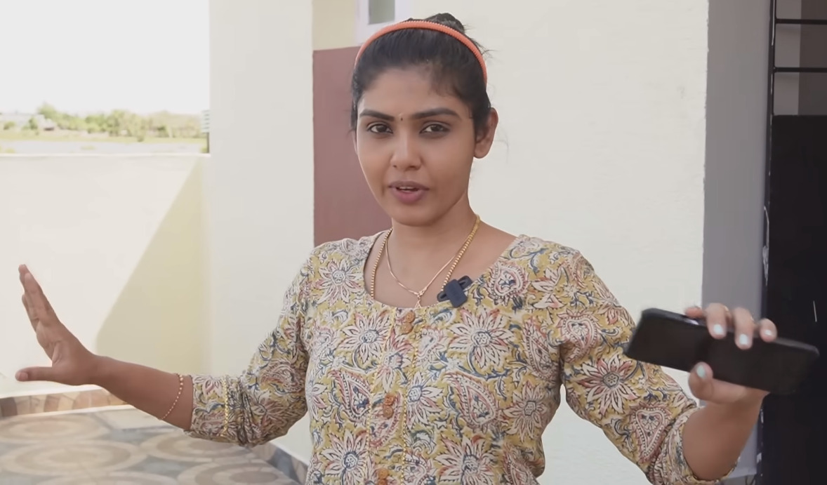 சொந்தமாக வீடு கட்டி கிரஹபிரவேசம் செய்த பாண்டியன் ஸ்டோர்ஸ் மீனா.! இதோ வீடியோ.! 3