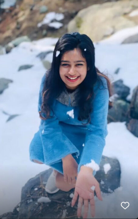 லியோ படத்தில் நடிப்பதை உறுதி செய்த ஜனனி? காஷ்மீரில் இருந்து அவரே வெளியிட்ட Cute புகைப்படங்கள்.! 5