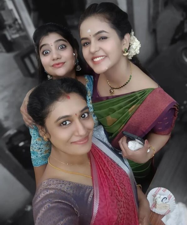 மயில்கள் போல ஆடிய கயல் சைத்ரா மற்றும் அபிநவ்யா.! அக்காவும் தங்கச்சியும் Cute-ஆ ஆடுறாங்களே.! 3