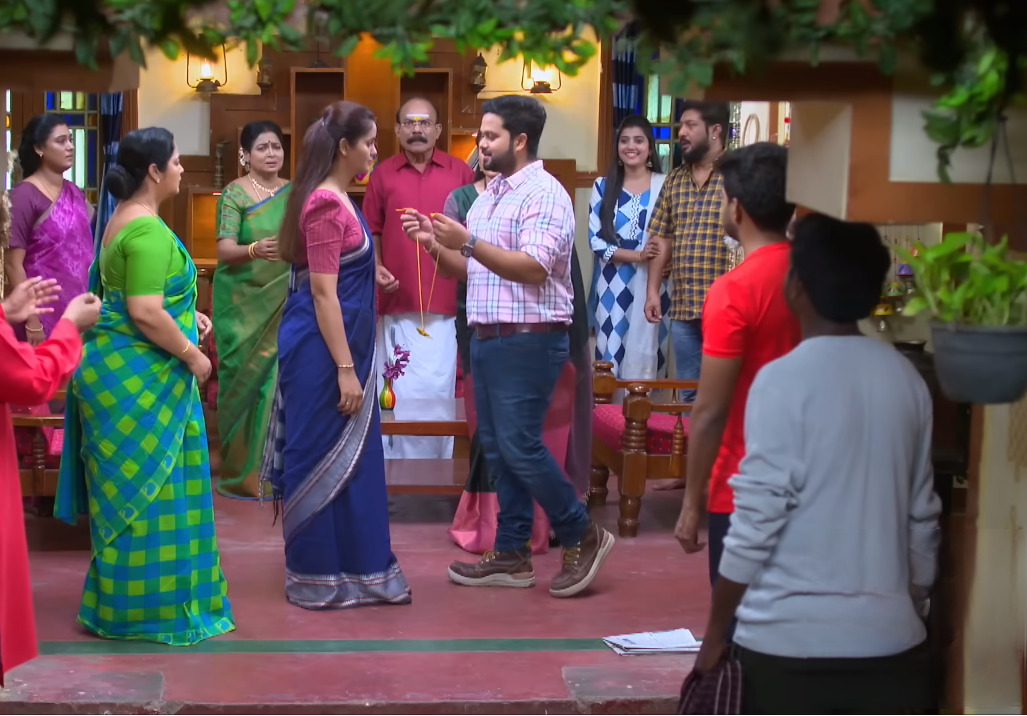 கட்டுடா என் கழுத்துல தாலிய.! நடு வீட்டில் நடந்த கயல் எழில் திருமணம்.! அதிரடியான ப்ரோமோ.! 3