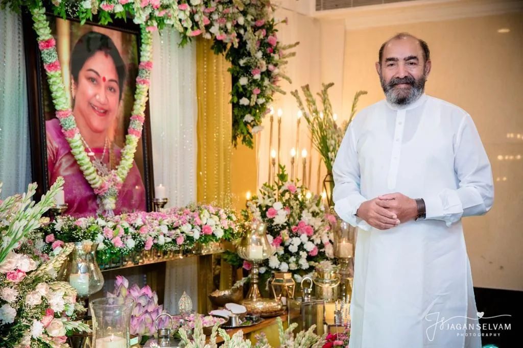 நடிகை மஞ்சுளாவின் 10-வது நினைவு நாள்.! குடும்பத்துடன் அஞ்சலி செலுத்திய நடிகர் விஜயகுமார்.! 11