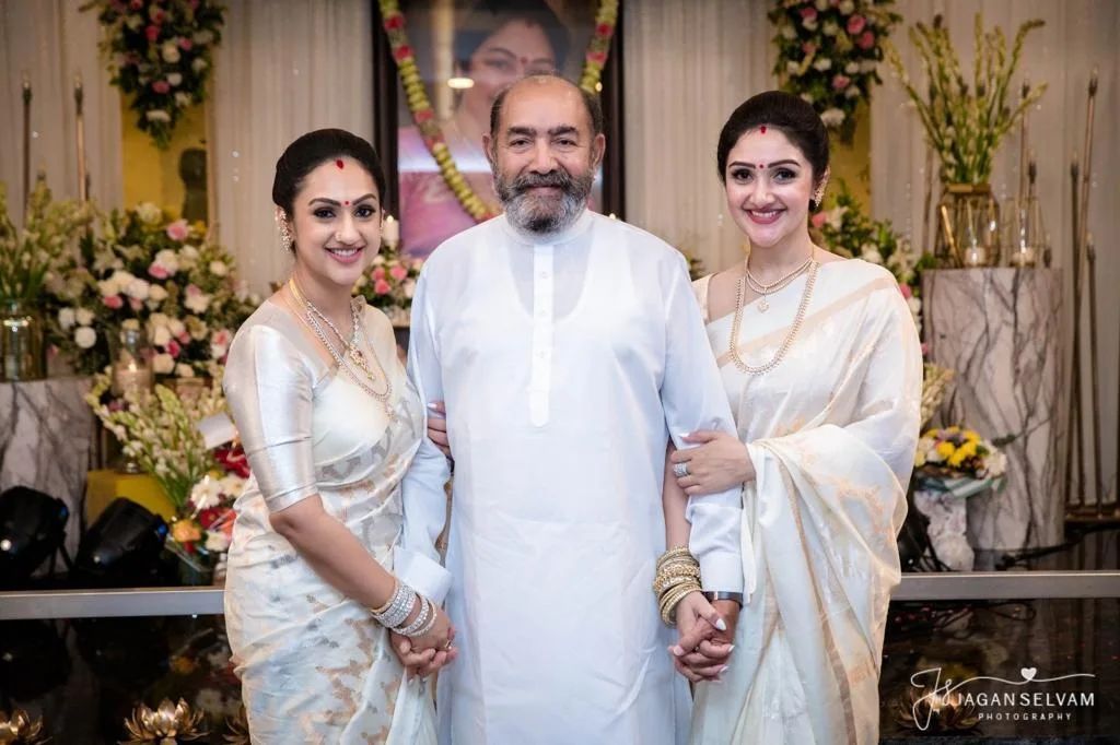 நடிகை மஞ்சுளாவின் 10-வது நினைவு நாள்.! குடும்பத்துடன் அஞ்சலி செலுத்திய நடிகர் விஜயகுமார்.! 7