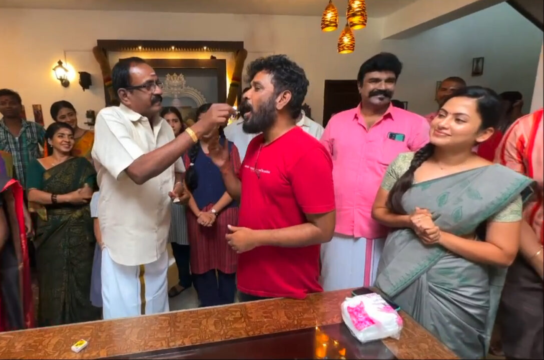 எதிர்நீச்சல் மாரிமுத்துவின் 57வது பிறந்தநாள்.! ஒட்டுமொத்த சீரியல் குழுவும் கேக் வெட்டி கொண்டாட்டம்.! 7