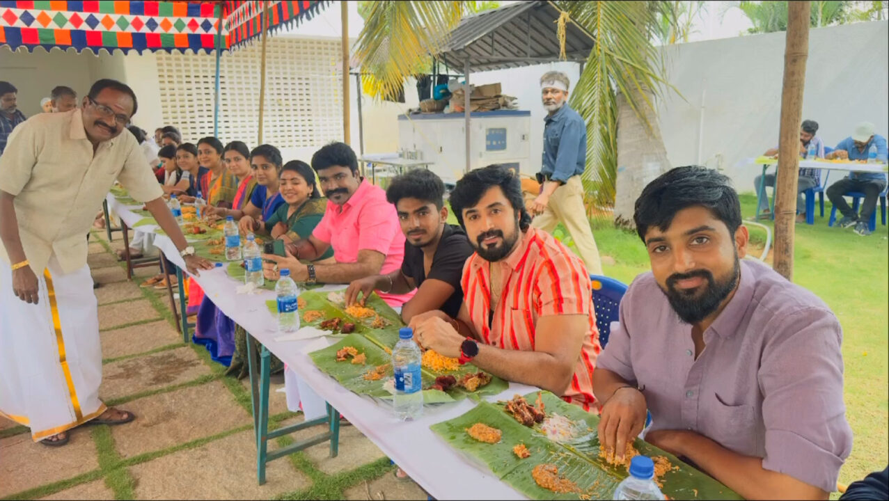 எதிர்நீச்சல் மாரிமுத்துவின் 57வது பிறந்தநாள்.! ஒட்டுமொத்த சீரியல் குழுவும் கேக் வெட்டி கொண்டாட்டம்.! 3