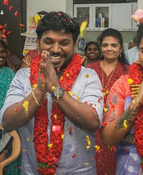 விஜய் டிவி பிரபலம் நாஞ்சில் விஜயனுக்கு வீட்டிலேயே எளிமையாக நடந்த நிச்சயதார்த்தம்.! 3