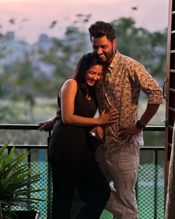மாலையும் கழுத்துமாக புகைப்படங்களை வெளியிட்ட அமீர் பாவனி.! திருமணம் செய்து கொண்டார்களா? 11