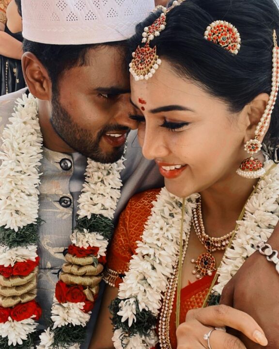 மாலையும் கழுத்துமாக புகைப்படங்களை வெளியிட்ட அமீர் பாவனி.! திருமணம் செய்து கொண்டார்களா? 3