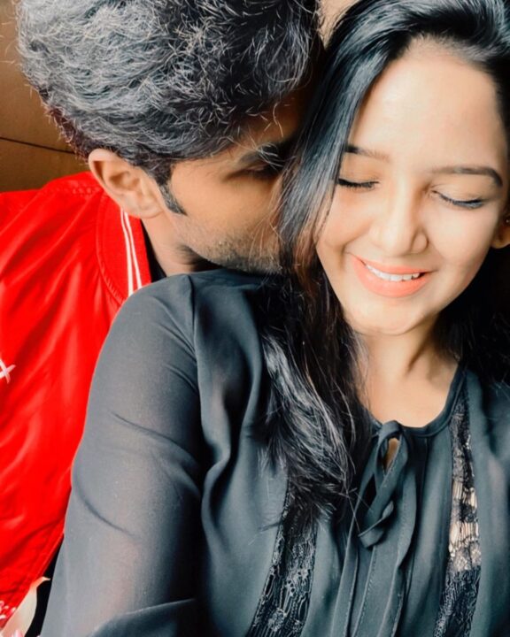 மாலையும் கழுத்துமாக புகைப்படங்களை வெளியிட்ட அமீர் பாவனி.! திருமணம் செய்து கொண்டார்களா? 5