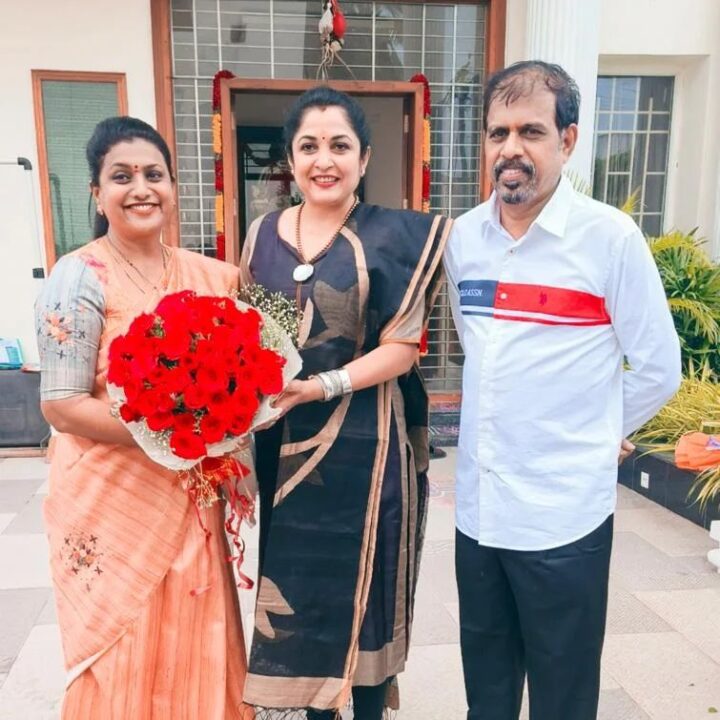தனது மகனுடன் நடிகை ரோஜா வீட்டுக்கு சென்ற ரம்யாகிருஷ்னன்.! அழகிய வீடியோ இதோ.! 9