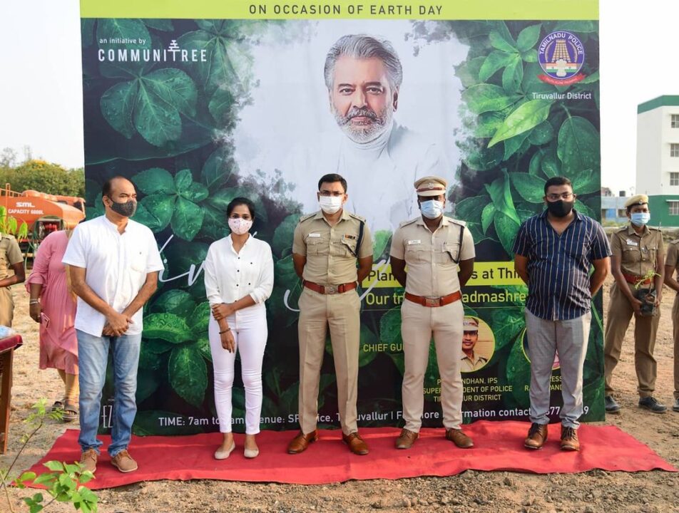 மறைந்த சின்ன கலைவாணர் விவேக் நினைவாக மரக்கன்றுகள் நட்ட ரம்யா பாண்டியன்.! 7