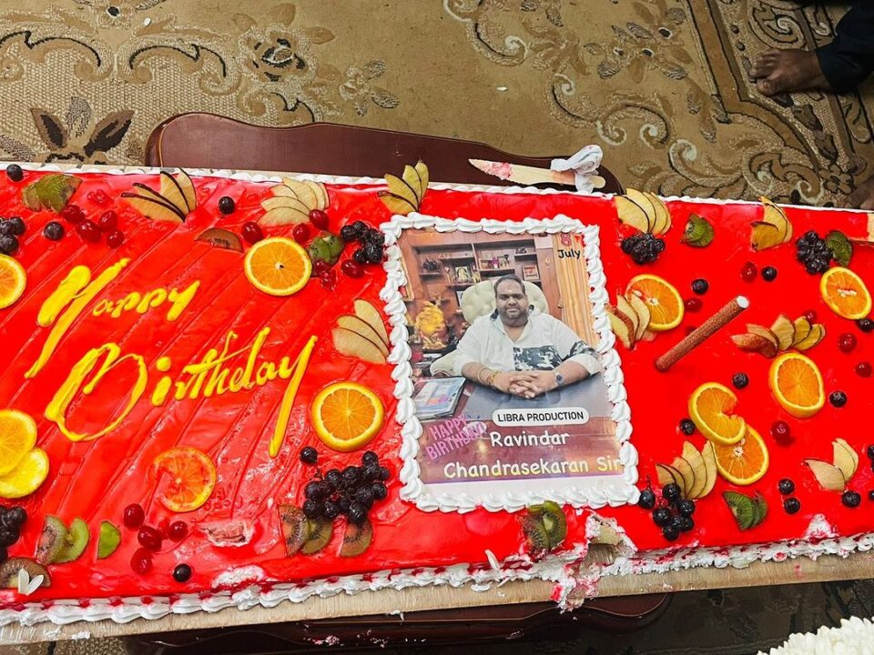 ரவீந்தரின் 38-வது பிறந்தநாள்.! ரவீந்தர் உயரத்துக்கு Gift கொடுத்த மனைவி மஹாலக்ஷ்மி.! இதோ வீடியோ.! 3