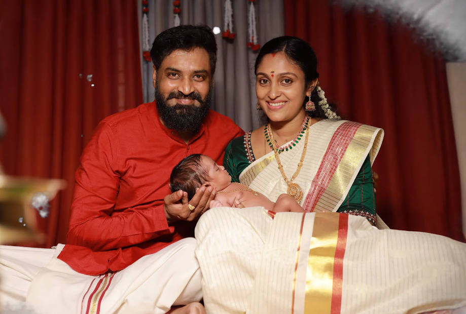 9 ஆண்டுகளுக்கு பின் பிறந்த மகன்.! முதல் முறையாக மகனின் முகத்தை காட்டிய செந்தில் ஸ்ரீஜா.! 11