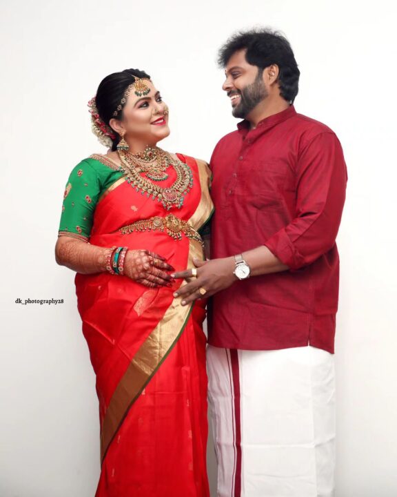 கர்ப்பமாக இருப்பதை அறிவித்த சந்திரலேகா சீரியல் நடிகை ஸ்வேதா.! வளைகாப்பு புகைப்படங்கள் இதோ.! 5