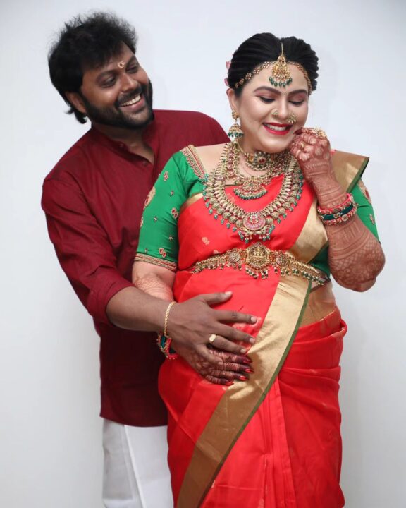கர்ப்பமாக இருப்பதை அறிவித்த சந்திரலேகா சீரியல் நடிகை ஸ்வேதா.! வளைகாப்பு புகைப்படங்கள் இதோ.! 7