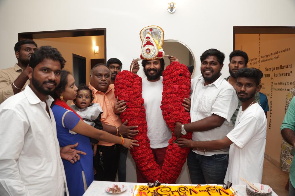 விஷ்ணு விஷாலின் 39-வது பிறந்தநாள்.! கேக் வெட்டி கொண்டாடிய லால் சலாம் படக்குழுவினர்.! 9