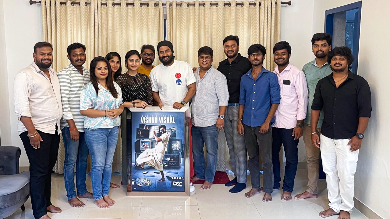 விஷ்ணு விஷாலின் 39-வது பிறந்தநாள்.! கேக் வெட்டி கொண்டாடிய லால் சலாம் படக்குழுவினர்.! 11