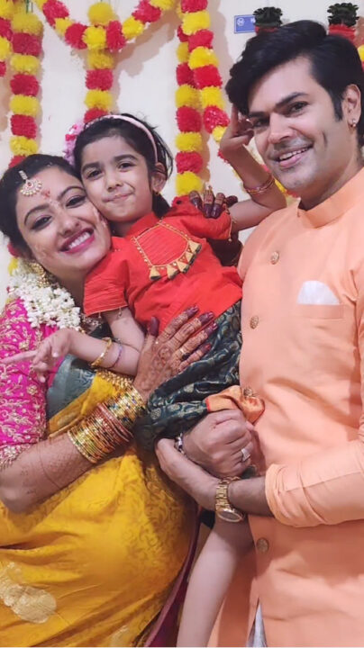 கர்ப்பமாக இருப்பதை அறிவித்த கணேஷ் வெங்கட்ராம் மனைவி.! வீட்டிலேயே எளிமையாக நடந்த வளைகாப்பு.! 7