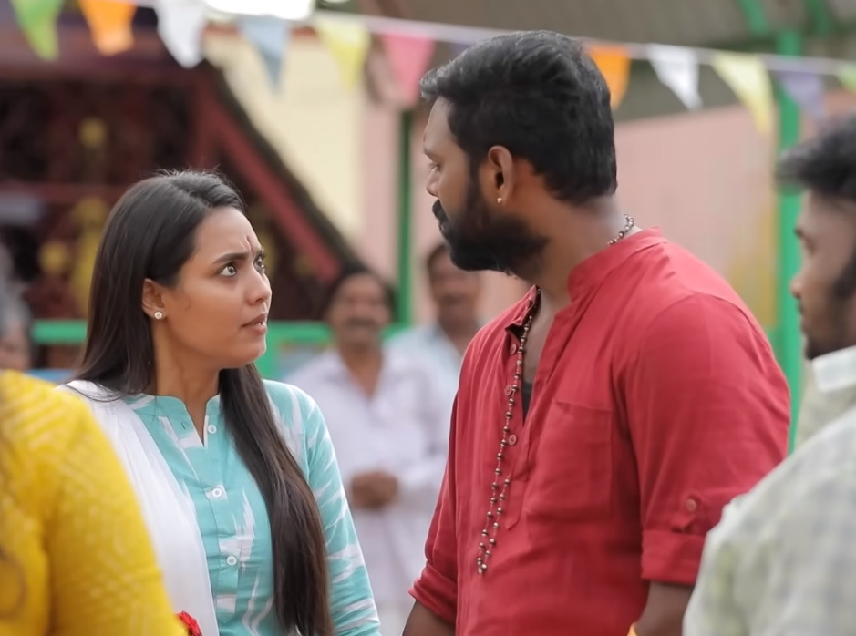 அபியின் கைகளை பிடித்து ஊருக்கு அழைத்து வந்த வெற்றி.! அபிக்கும் லவ் வந்துடுச்சு போலயே.! 3