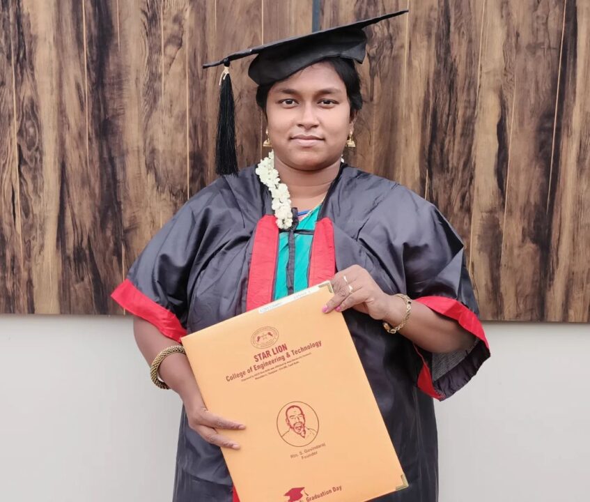 முதல் தலைமுறை பட்டதாரி ஆன மகள்.! அழகிய புகைப்படங்களை பகிர்ந்த ஆண்டனிதாசன்.! 7