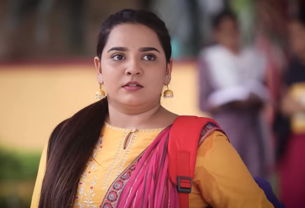 விஜய் டிவியில் இருந்து சன் டிவிக்கு தாவும் பாக்கியலட்சுமி சீரியல் நடிகை..! சீரியலில் இருந்து விலகலா.? 5