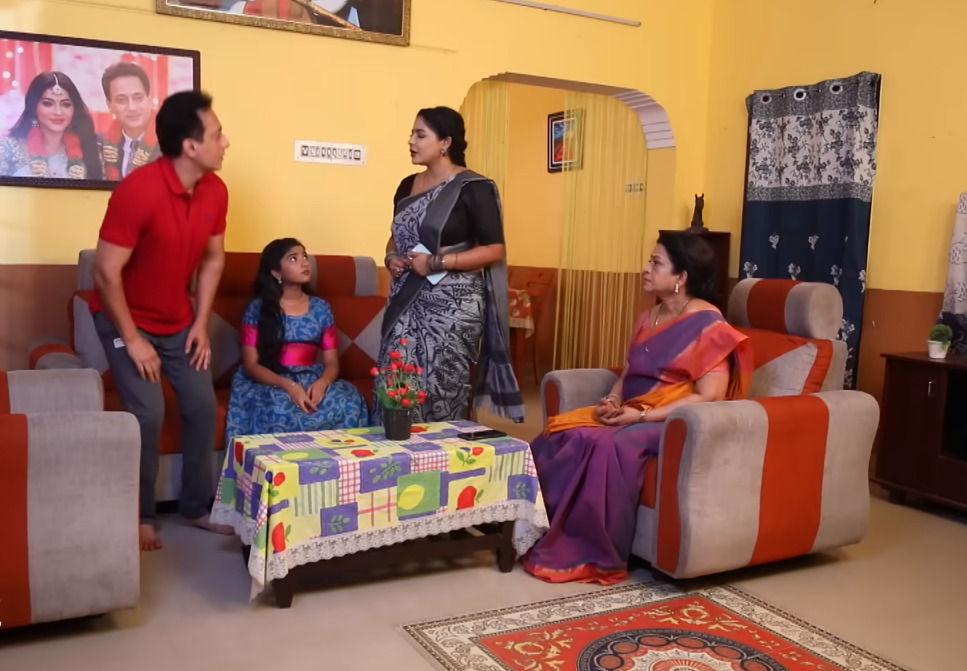 பெரிய பெண்ணான மயூ.! சடங்கில் பங்கேற்காமல் எஸ்கேப் ஆக நினைக்கும் கோபி.! மீண்டும் எழுந்த சண்டை.! 3