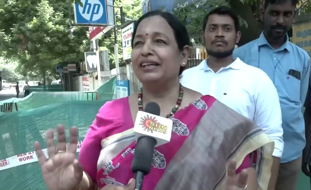 காரை விட்டு இறங்கி சி.ஆர் சரஸ்வதியை சந்தித்து பேசிய முதலமைச்சர் முக ஸ்டாலின்.! என்ன காரணம்.! 3