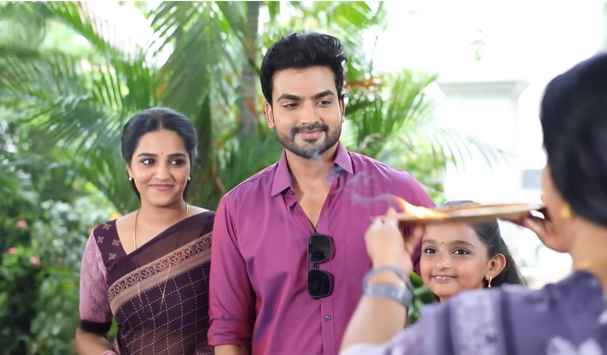 இவருக்கு பதில் இவர்.! கண்ணே கலைமானே சீரியலில் இருந்து திடீரென விலகிய ஹீரோ.! 3
