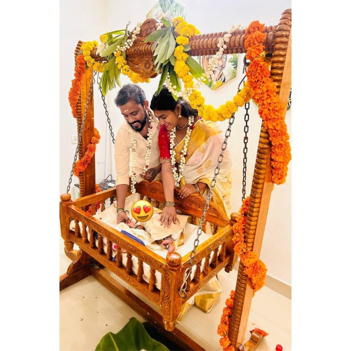 கனவு நனவானது.! முதல் முறையாக குழந்தையுடன் இருக்கும் புகைப்படத்தை பகிர்ந்த நக்ஷத்திரா.! 3