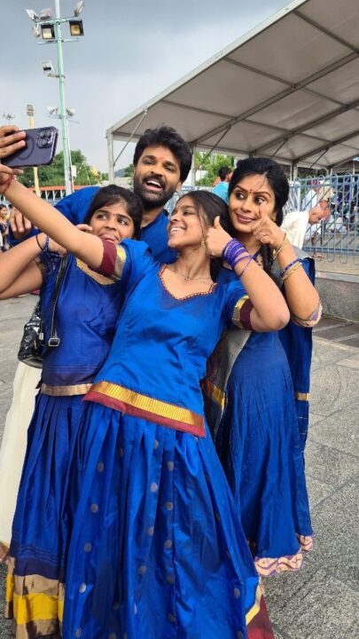 ஆடி வெள்ளியில் குடும்பத்துடன் கோவிலுக்கு சென்ற ராஜ்கமல், லதாராவ்.! அழகிய புகைப்படங்கள்.! 3