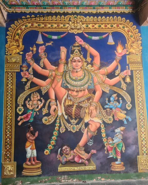 ஆடி வெள்ளியில் குடும்பத்துடன் கோவிலுக்கு சென்ற ராஜ்கமல், லதாராவ்.! அழகிய புகைப்படங்கள்.! 7