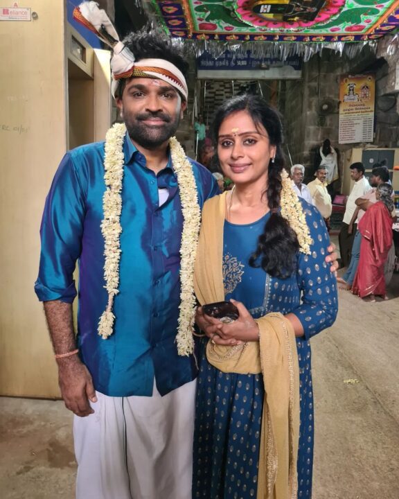 ஆடி வெள்ளியில் குடும்பத்துடன் கோவிலுக்கு சென்ற ராஜ்கமல், லதாராவ்.! அழகிய புகைப்படங்கள்.! 9