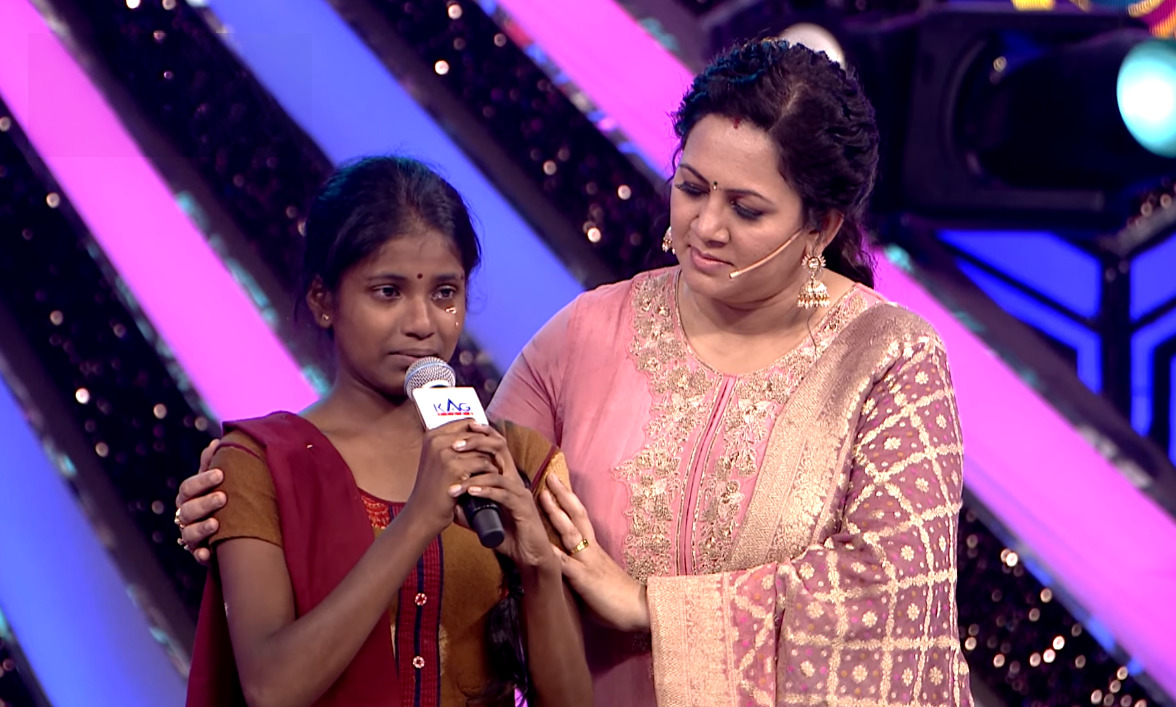 2 வாரங்களுக்கு பின் நிகழ்ச்சிக்கு வந்த இலங்கை சிறுமி.! சோகமான பின்னணி.! கண்கலங்கிய ஸ்ரீனிவாஸ்.! 3