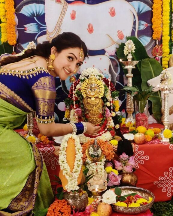 வீட்டில் கலசம் வைத்து 'வரலக்ஷ்மி விரதம்' கொண்டாடிய ஸ்ரீதேவி விஜயகுமார்.! வெளியான அழகிய புகைப்படங்கள்.! 3