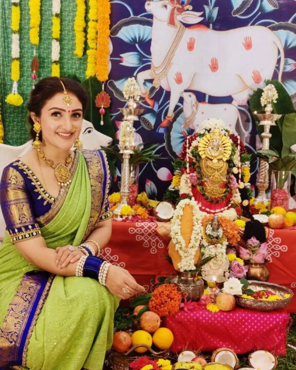 வீட்டில் கலசம் வைத்து 'வரலக்ஷ்மி விரதம்' கொண்டாடிய ஸ்ரீதேவி விஜயகுமார்.! வெளியான அழகிய புகைப்படங்கள்.! 11