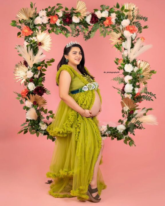 38 வயதில் தாயான சந்திரலேகா சீரியல் நடிகை ஸ்வேதா.! எளிமையாக நடந்த வளைகாப்பு புகைப்படங்கள் இதோ.! 11