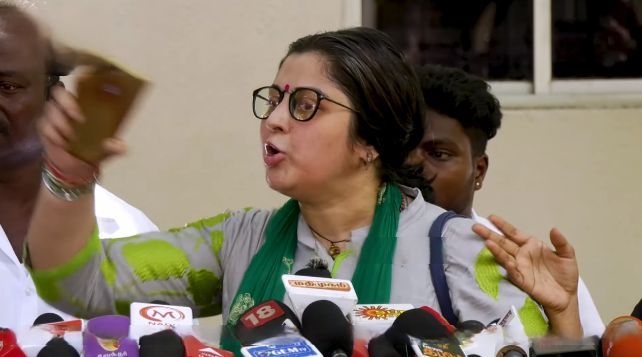 நீ வாயை மூடு டா முதல்ல, உன்ன எவன் டா கூப்பிட்டான்? செய்தியாளரை வெளுத்து வாங்கிய விஜயலட்சுமி.! 9
