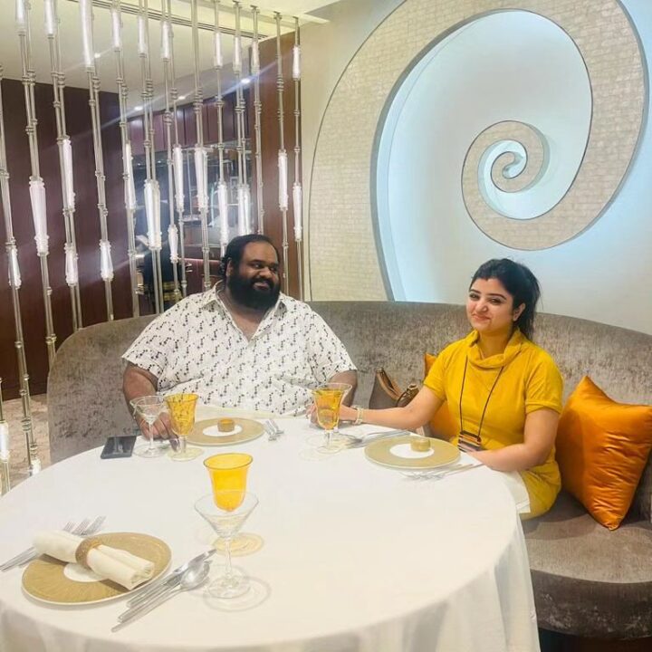 "3 மாசம் கூட தாங்காதுனு சொன்னாங்க" முதல் திருமண நாளில் ஹேட்டர்ஸ்க்கு பதிலடி கொடுத்த ரவீந்தர்.! 3