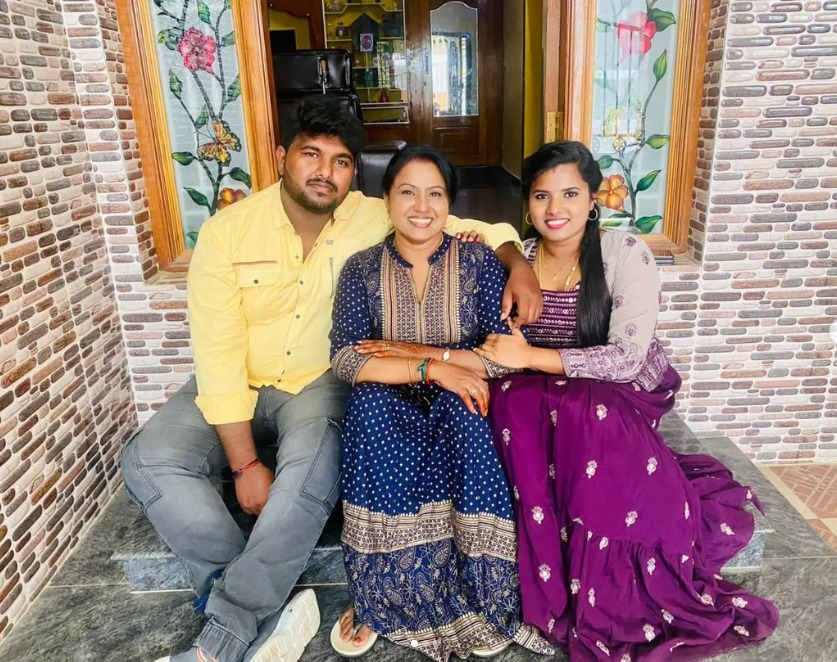 பேரனுக்கு பெயர் சூட்டு விழா நடத்திய பாக்கியலட்சுமி சீரியல் நடிகை.! வெளியான அழகிய புகைப்படங்கள்.! 19