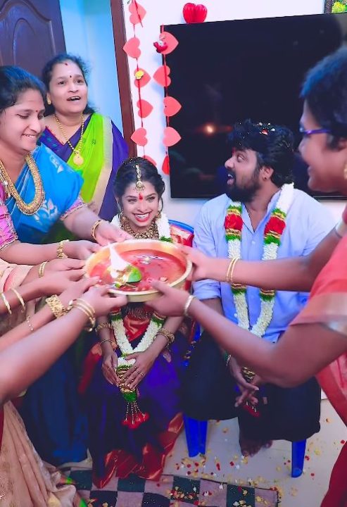 காதலியுடன் நிச்சயதார்த்தம் முடித்த 'வானத்தை போல' சீரியல் நடிகர் அஸ்வின் கார்த்திக் இதோ வீடியோ.! 13