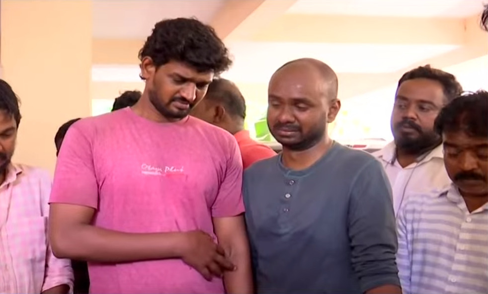 மாரிமுத்துவின் உடலைப் பார்த்து கதறி அழுத எதிர்நீச்சல் சீரியல் நடிகர்கள்.! கண்ணீர் மல்க அஞ்சலி.! 7