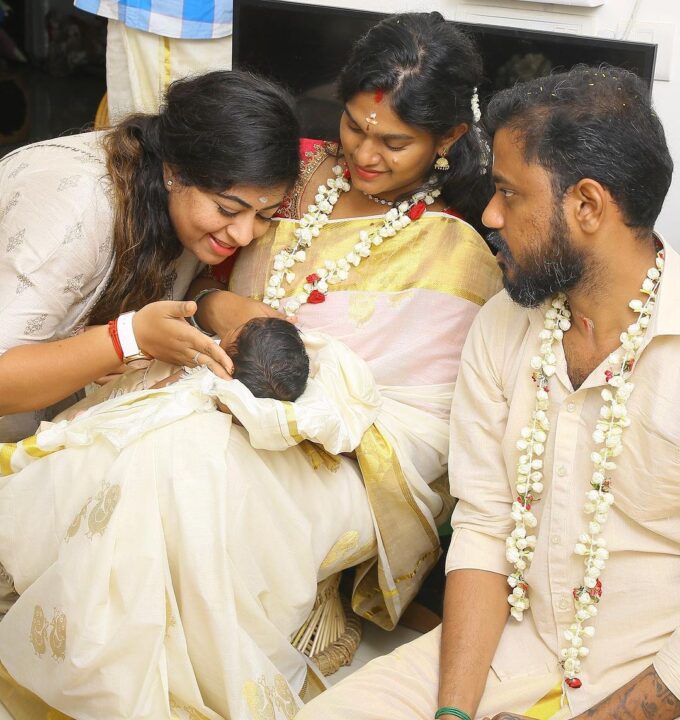பெயர் சூட்டு விழா நடத்தி மகனுக்கு அழகிய தமிழ் பெயர் வைத்த நக்ஷத்திரா.! புகைப்படங்கள் இதோ 17