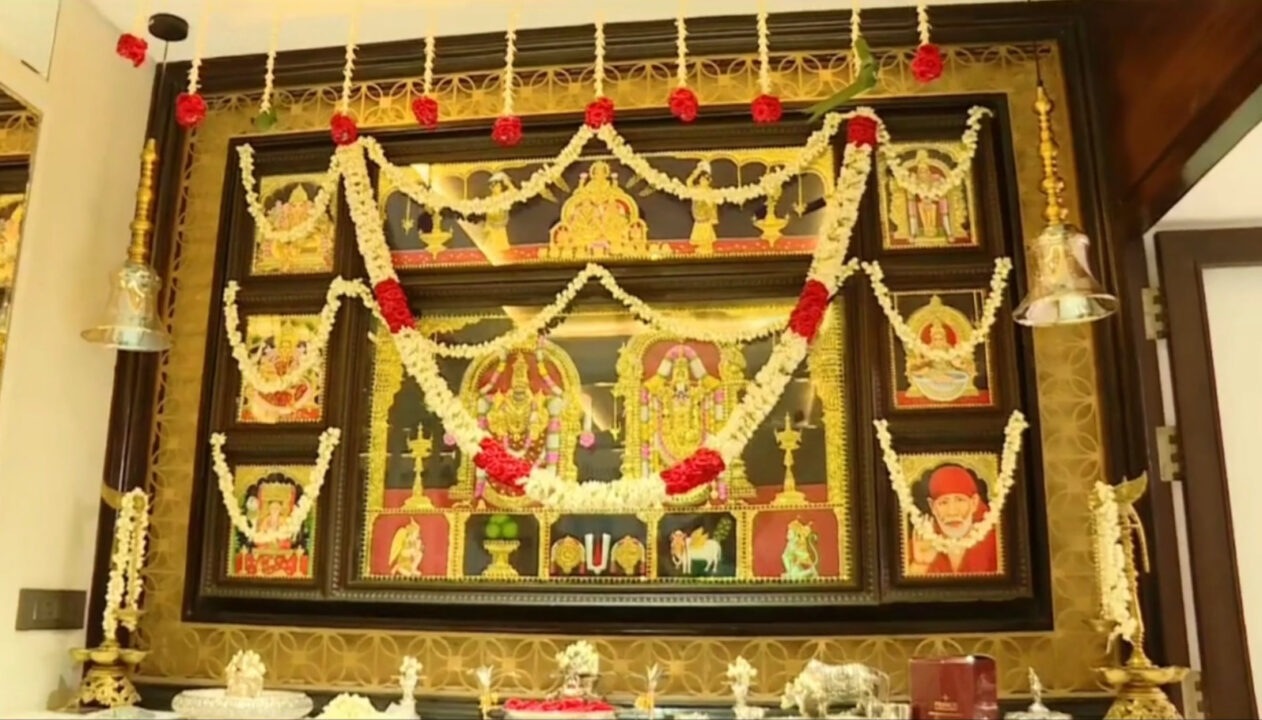 அரண்மனை போன்ற வீட்டை கட்டி முடித்துள்ள நடிகர் விஜயகுமார் மகள்.! Home Tour வீடியோ இதோ.! 9