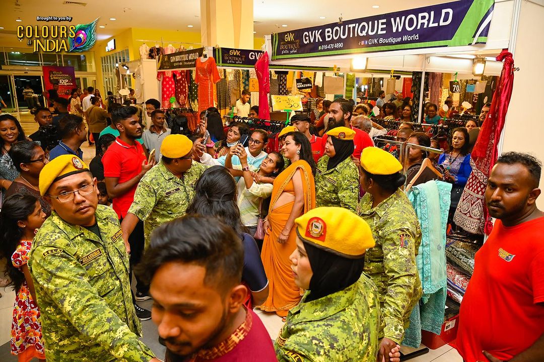 கடை திறப்பு விழாவுக்காக மலேசியா சென்ற பாக்கியலட்சுமி சீரியல் ஹீரோயின் சுசித்ரா.! சுற்றி வளைத்த பொதுமக்கள்.! 11