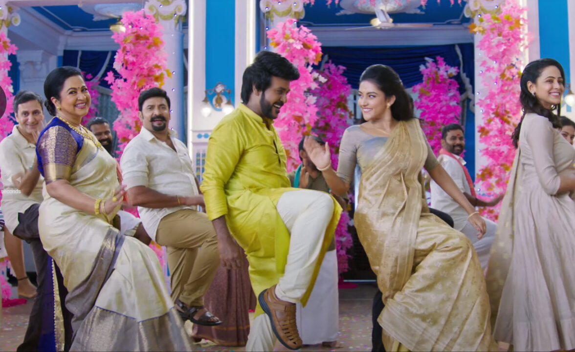 குடும்பத்துடன் இணைந்து குத்தாட்டம் போடும் லாரன்ஸ்.! சந்திரமுகி 2 படத்தில் இருந்து அடுத்த சிங்கிள் வீடியோ.! 3