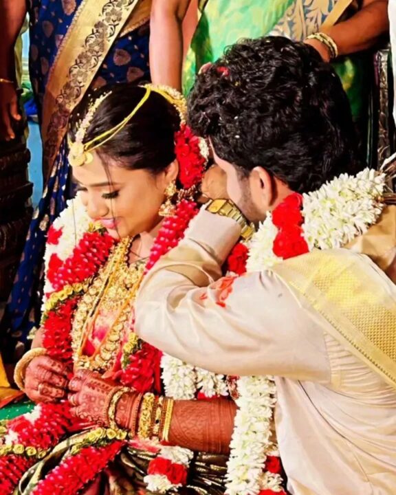 விஜய் டிவி நடிகையுடன் திருமணத்தை முடித்த பிரபல யூடியூபர்.! வெளியான புகைப்படங்கள் இதோ.! 13