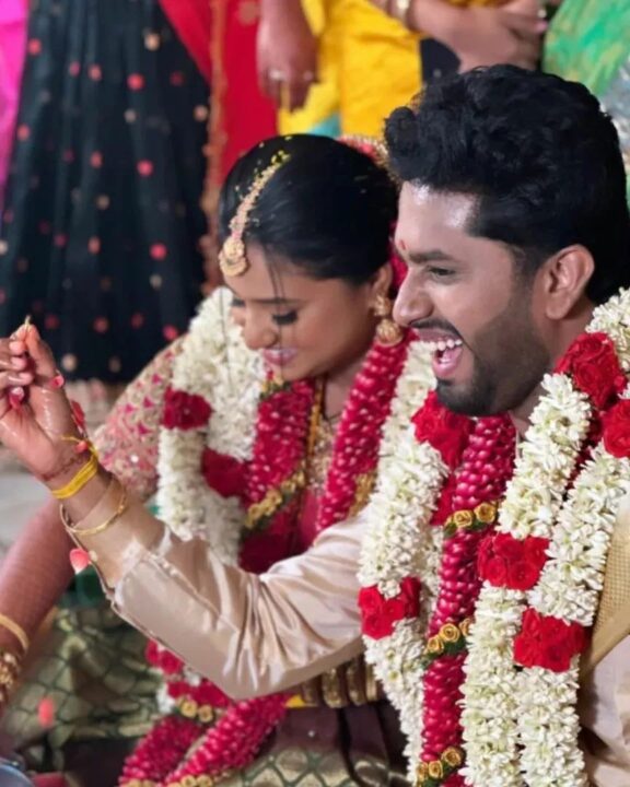 விஜய் டிவி நடிகையுடன் திருமணத்தை முடித்த பிரபல யூடியூபர்.! வெளியான புகைப்படங்கள் இதோ.! 15