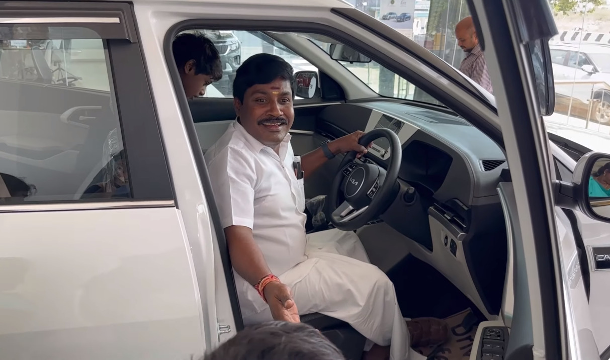 குடும்பத்துடன் சென்று புது கார் வாங்கிய ஜிபி முத்து.! விலை இத்தனை லட்சமா? அவரே வெளியிட்ட வீடியோ.! 3