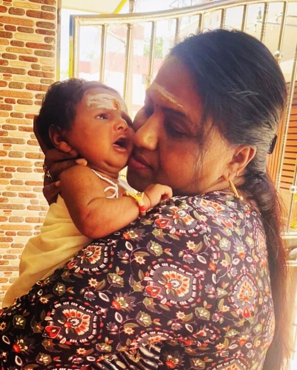 பேரனுக்கு பெயர் சூட்டு விழா நடத்திய பாக்கியலட்சுமி சீரியல் நடிகை.! வெளியான அழகிய புகைப்படங்கள்.! 9